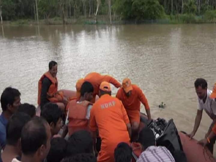 त्रिपुरा में भारी बारिश, 700 से ज्यादा लोगों ने राहत शिविरों में शरण ली Tripura: 22 NDRF teams have been deployed in Dharmanagar following heavy rainfall that led to flash flood in the area त्रिपुरा में भारी बारिश, 700 से ज्यादा लोगों ने राहत शिविरों में शरण ली