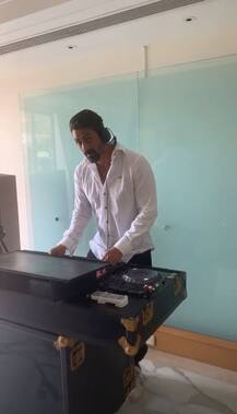 अर्जुन रामपाल ने प्रेग्नेंट गर्लफ्रेंड के लिए रखी बेबी शॉवर सेरेमनी, जमकर किया सेलिब्रेशन