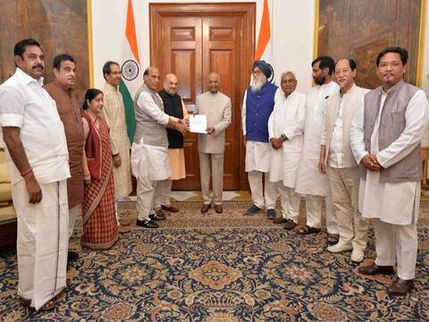 AIADMK और JDU सांसदों सहित बंगाल-तेलंगाना को भी मिल सकती है मोदी कैबिनेट में जगह AIADMK और JDU सांसदों सहित बंगाल-तेलंगाना को भी मिल सकती है मोदी कैबिनेट में जगह