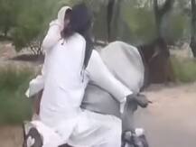 पाकिस्तानः बछड़े को बाइक पर बैठाकर ले जा रहा था युवक, वायरल हुआ वीडियो