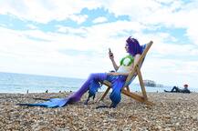 बेहद हॉट अंदाज में इस हसीना ने जलपरी बन खिंचवाईं तस्वीरें, देखें