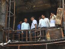 सूरत अग्निकांड: कोचिंग में कुर्सियों की जगह बैठने के लिए हो रहा था टायरों का इस्तेमाल