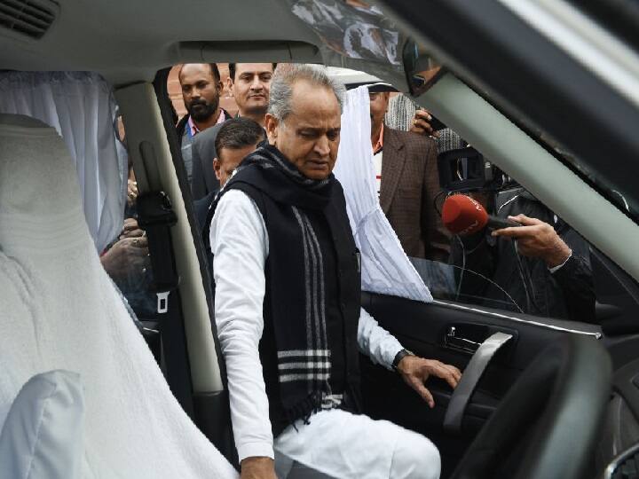 Congress Leaders Attacks Rajasthan CM Ashok Gehlot after Lok Sabha Election 2019 Results खतरे में कुर्सी अशोक गहलोत की कुर्सी, राजस्थान में 130 रैलियों में से 93 सिर्फ बेटे के समर्थन में की, राहुल गांधी नाराज