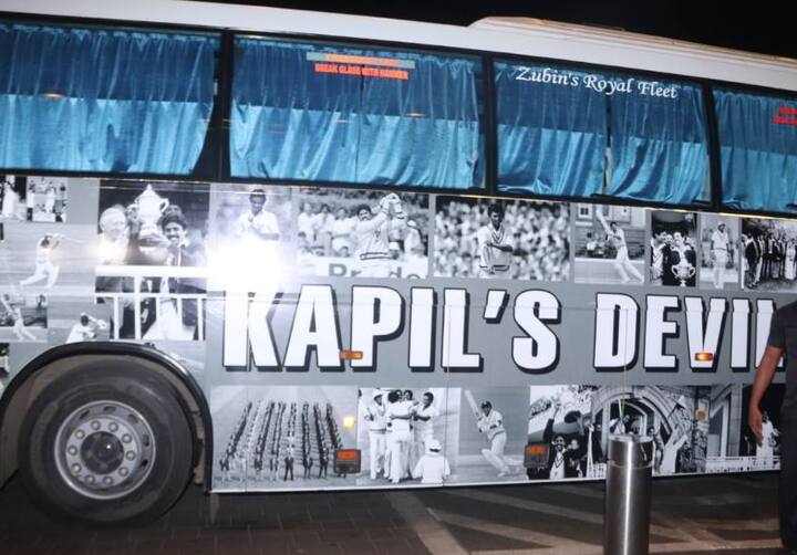 खास बात ये रही कि इस दौरान फिल्म 83 की टीम असली इंडियन क्रिकेट टीम के अंदाज में एयरपोर्ट पहुंची. पूरी कास्ट एक बस में सवार होकर एयरपोर्ट पर पहुंची जिस अंदाज में इंडियन क्रिकेट टीम पहुंचती है.