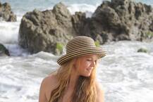 OMG! दुनिया के इन शहरों में टॉपलेस होकर घूम सकते हैं आप