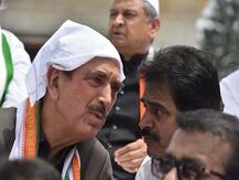 कर्नाटक: कांग्रेस-JDS सरकार पर संकट की खबरें, आज शाम बेंगलुरू पहुंचेंगे गुलाम नबी आजाद और केसी वेणुगोपाल