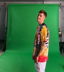 स्टूडियो में अपनी पत्नी संग नजर आए जस्टिन, देखें तस्वीरें