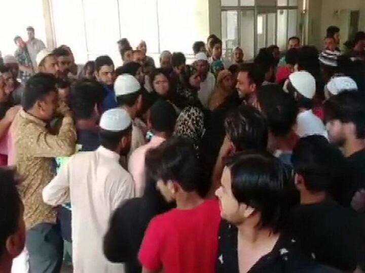 बिजनौर: मिठाई का डिब्बा लिए अंदर घुसे हमलावर और बसपा नेता को गोलियों से भूना Bijnor- BSP leader Haji Ahsan and his nephew Shadab were shot dead at around 3 pm by unidentified assailants बिजनौर: मिठाई का डिब्बा लिए अंदर घुसे हमलावर और बसपा नेता को गोलियों से भूना