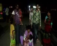 शाहजहांपुर: बेटे के शव को सीने से लगाए एंबुलेंस के लिए गुहार लगाती रही मां, नहीं पसीजा अस्पताल प्रशासन का दिल