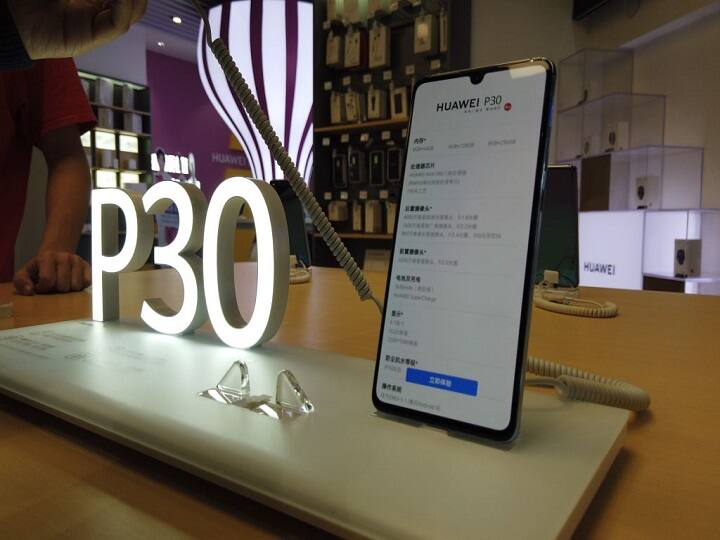 smartphone sale goes down, samsung and huawei phone sale more than any other brand स्मार्टफोन की ब्रिकी में आई गिरावट, सैमसंग और हुवावे स्मार्टफोन्स की सेल सबसे ज्यादा