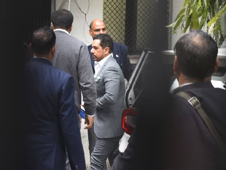 Enforcement Directorate ED summons Robert Vadra on land grab Case जमीन सौदा मामला: ED ने रॉबर्ट वाड्रा को फिर जारी किया समन, कल पूछताछ के लिए बुलाया