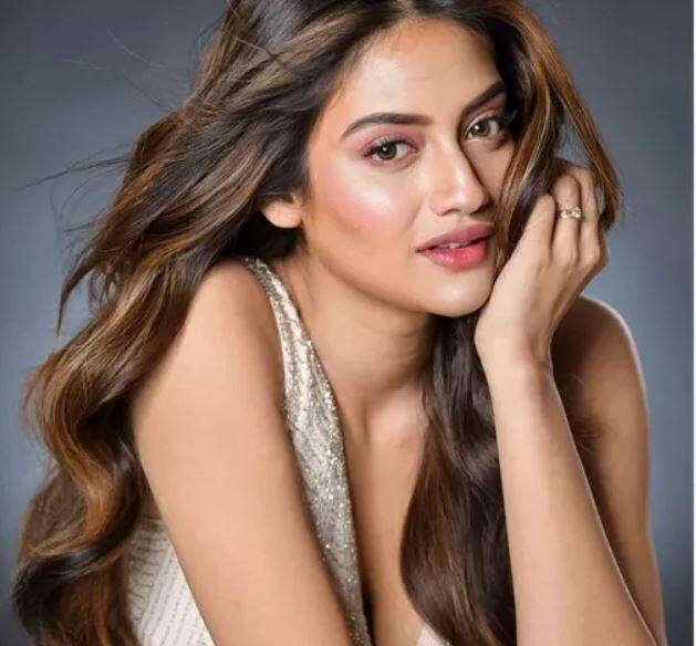 पीएम मोदी के शपथ ग्रहण समारोह में बंगाली एक्ट्रेस और पश्चिम बंगाल से सांसद नुसरत जहां भी शामिल होंगी. नुसरत जहां प. बंगाल की बशीरहाट सीट से जीत हालिस की है.