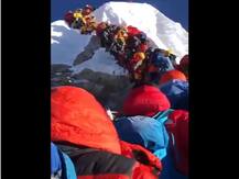 माउंट एवरेस्ट पर लगा ट्रैफिक जाम, अब तक 11 पर्वतारोहियों की जा चुकी है जानें