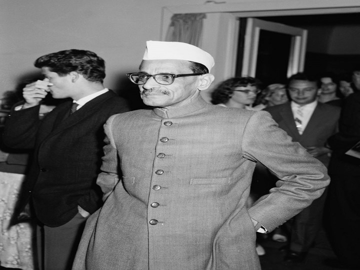 गुलजारीलाल नन्दा (4 जुलाई, 1898 - 15 जनवरी, 1998) भारतीय राजनीतिज्ञ थे. उनका जन्म सियालकोट, पंजाब, पाकिस्तान में हुआ था. वे 1 9 64 में जवाहर लाल नेहरू की मृत्यु के बाद भारत के प्रधानमंत्री बने. उन्हें कार्यवाहक प्रधानमंत्री बनाया गया. दूसरी बार लाल बहादुर शास्त्री की मृत्यु के बाद 1966 में यह कार्यवाहक प्रधानमंत्री बने. इनका कार्यकाल दोनों बार उसी समय तक सीमित रहा जब तक की कांग्रेस पार्टी ने अपने नए नेता का चयन नहीं कर लिया.