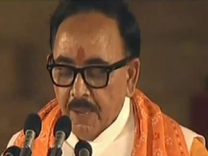 UP BJP president Mahendra Nath Pandey sworn as a minister in Narendra Modi cabinet मोदी सरकार 2 में मंत्री बने यूपी बीजेपी के अध्यक्ष महेंद्र नाथ पांडेय, चंदौली सीट से दोबारा पहुंचे संसद
