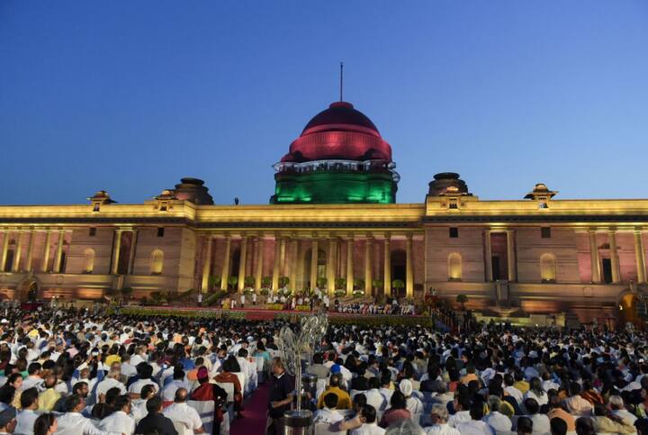 राष्ट्रपति भवन के प्रांगण में शपथग्रहण समारोह में करीब आठ हजार खास मेहमानों को आमंत्रित किया गया था.