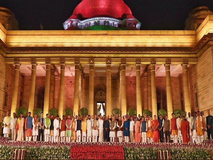 these ministers took oath for the first time मोदी कैबिनेट: 21 लोगों ने पहली बार ली मंत्री पद की शपथ, 36 को मिली फिर से कमान