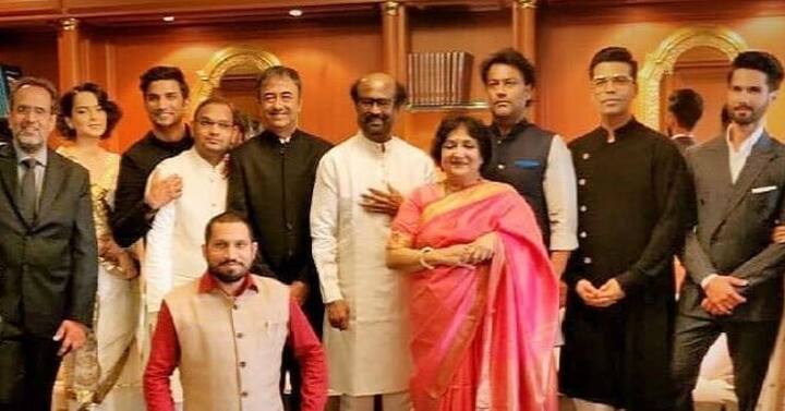 इस तस्वीर में भी आप शपथ ग्रहण समारोह में पहुंचे बॉलीवुड सेलेब्स को एक साथ देख सकते हैं.