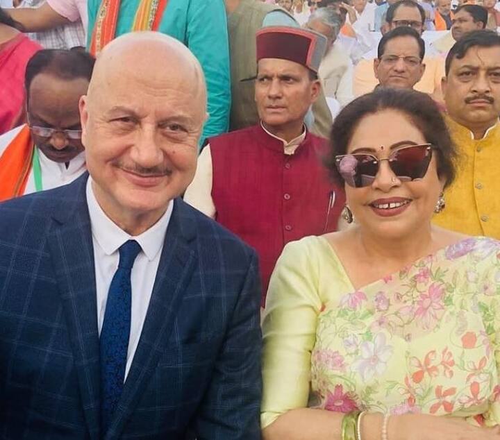 अनुपम खेर भी सांसद पत्नी किरण खेर के साथ इस समारोह में हिस्सा लेने पहुंचे.