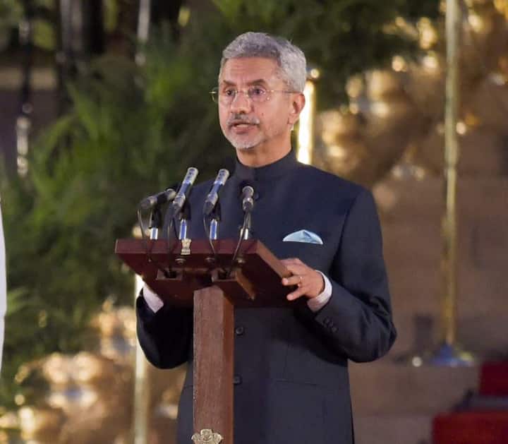 पूर्व विदेश सचिव एस. जयशंकर को भी मोदी कैबिनेट में जगह मिली है.