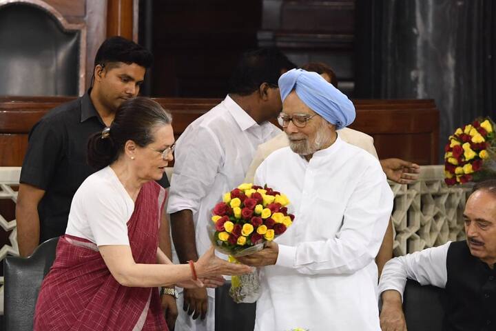 राजधानी दिल्ली में आज कांग्रेस संसदीय दल की बैठक हुई. इसमें फैसला लिया गया कि सोनिया गांधी कांग्रेस संसदीय दल की नेता बनी रहेंगी. कांग्रेस प्रवक्ता रणदीप सुरजेवाला ने ट्वीट कर ये जानकारी दी है. यहां देखें इस बैठक की महत्वपूर्ण तस्वीरें. 