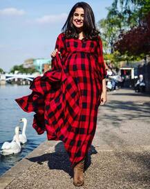 शादी के 10 साल बाद पहले बच्चे को जन्म देने वाली हैं सारा अरफीन खान, फ्लॉन्ट किया बेबी बंप