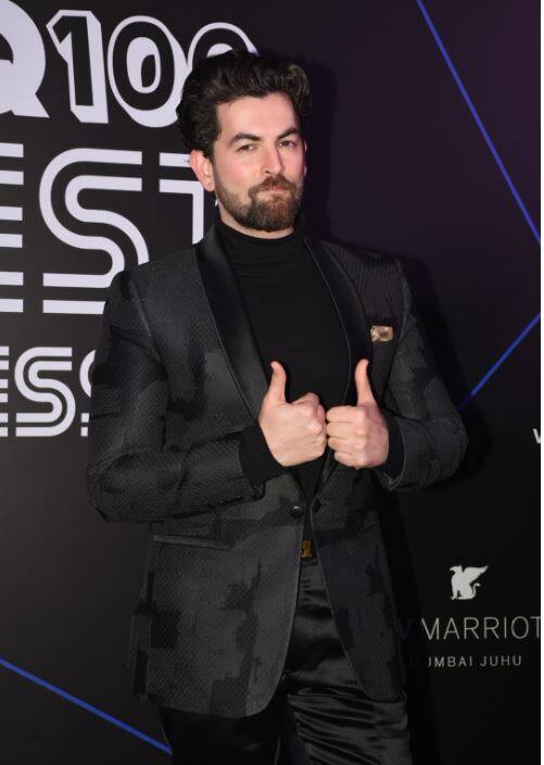 काले रंग की ड्रेस में नील नितिन मुकेश भी इस अवॉर्ड नाइट में शामिल हुए. (तस्वीर: मानव मंगलानी)