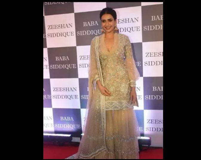 एकता कपूर के सीरियल 'नागिन 3' और 'कयामत की रात' की अभिनेत्री करिश्मा तन्ना कैमरे के सामने पोज देती हुईं प्यारी लग रही थीं.