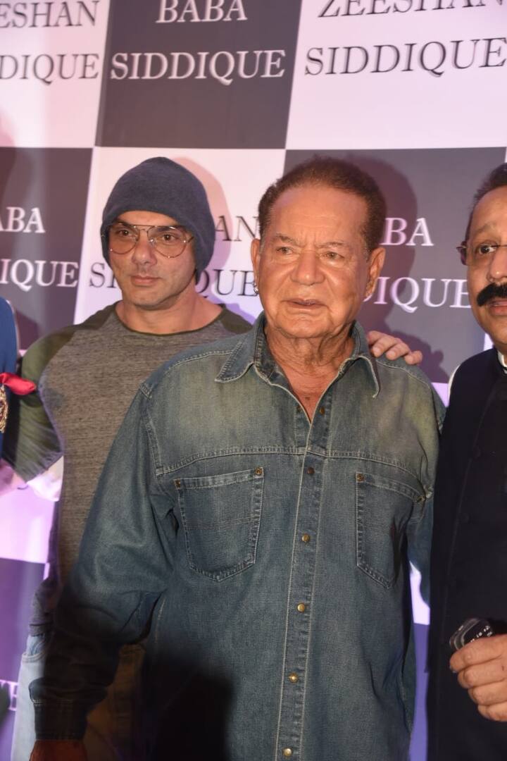 बाबा सिद्दीकी दावत में खान परिवार के मुखिया सलीम खान ने खुद भी शिरकत की. (तस्वीर: मानव मंगलानी)