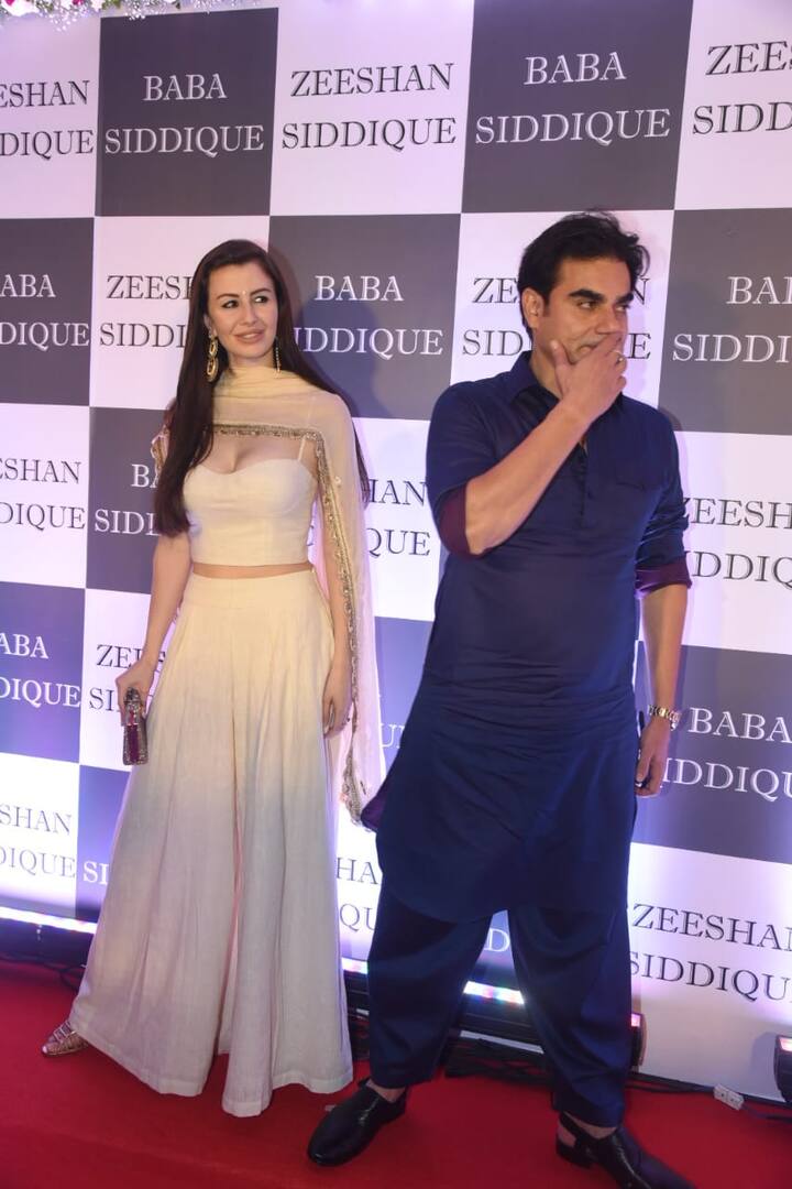 इस इफ्तार पार्टी का आयोजन बाबा सिद्दीकी और उनके बेटे ज़ीशान सिद्दीकी ने मुंबई के ताज लैंड एंड होटल में किया. (तस्वीर: मानव मंगलानी)