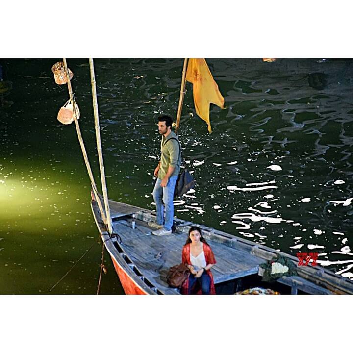 आपको बता दें कि इस फिल्म का निर्देशन अयान मुखर्जी कर रहे हैं. (तस्वीर: इंस्टाग्राम)