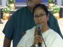 बीजेपी पर फिर बरसीं ममता बनर्जी, ईवीएम की जगह बैलेट पेपर से चुनाव की मांग दोहराई