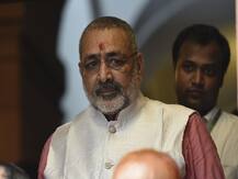 \'अवॉर्ड वापसी गैंग\' मोदी सरकार को बदनाम करने के लिये फिर सक्रिय हुआ- गिरिराज सिंह