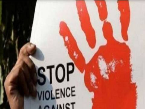 राजस्थान: मंदिर जा रही विवाहित महिला के साथ पांच लोगों ने किया रेप, 4 गिरफ्तार राजस्थान: मंदिर जा रही विवाहित महिला के साथ पांच लोगों ने किया रेप, 4 गिरफ्तार