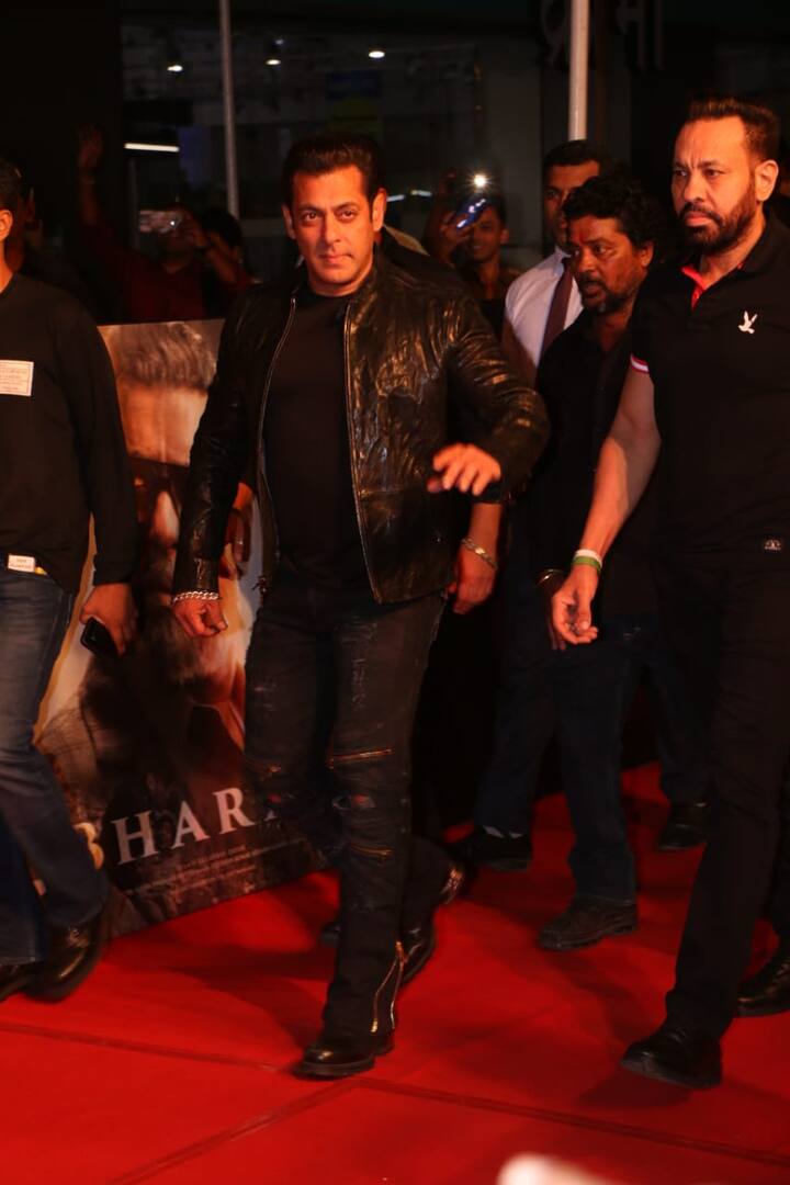 ये फिल्म साउथ कोरियन फिल्म ओड टु माय फादर का रीमेक है. फिल्म में सलमान खान के किरदार का नाम भारत है और फिल्म के किरदार की जिंदगी के साथ-साथ देश के सफर को भी दिखाया गया है.