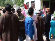 ईद के दिन पुलवामा में आतंकियों ने महिला की गोली मारकर हत्या की, नौहट्टा में लहराए गए IS के झंडे