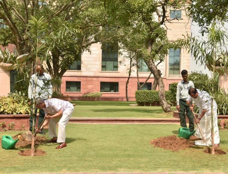 World Environment Day 2019: पर्यावरण मंत्रालय की नई मुहिम, पौधे लगाकर सेल्फी लें