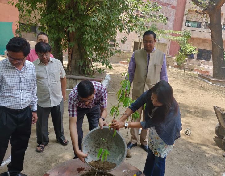 World Environment Day 2019: पर्यावरण मंत्रालय की नई मुहिम, पौधे लगाकर सेल्फी लें