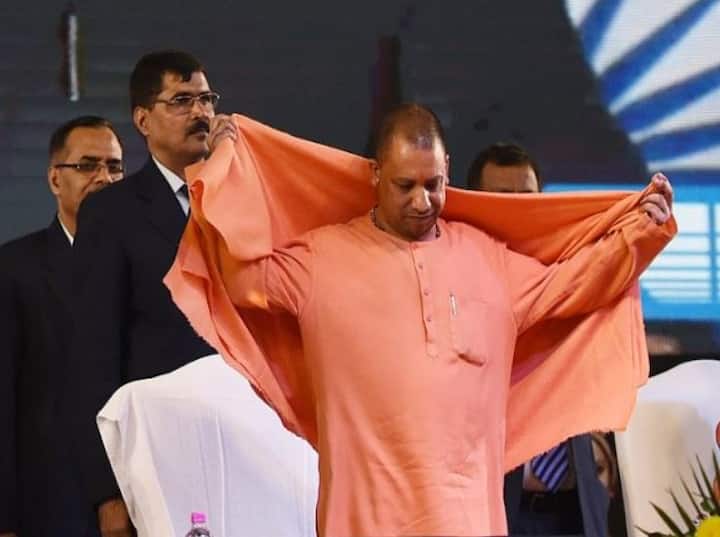 इसी दौर में उन्होंने हिन्दू युवा वाहिनी और बजरंग दल जैसे संगठनों को मजबूती प्रदान कर हिन्दुत्व और विकास का नारा बुलंद किया. वर्ष 2007 के विधानसभा चुनाव एवं वर्ष 2009 के लोकसभा चुनाव के दौरान उन्होंने भाजपा शीर्ष नेतृत्व में चल रही उथल-पुथल और पार्टी की गिरती साख को लेकर बगावती तेवर भी दिखाए. इसके साथ ही वर्ष 2007 के विधानसभा चुनाव में तवज्जो नहीं मिलने पर हिन्दू युवा वाहिनी से प्रत्याशियों की घोषणा तक करने का ऐलान कर दिया. इससे भाजपा खेमे सहित राजनीतिक गलियारों में खलबली मच गई. अंततः शीर्ष नेतत्व ने योगी आदित्यनाथ को तवज्जो दिया और पूर्वी उत्तर प्रदेश सहित पूर्वांचल में अपनी साख बचाए रखने का मन बनाया. इसका भाजपा को फायदा भी मिला और योगी आदित्यनाथ का कद भी दिन प्रतिदिन बढ़ता गया.