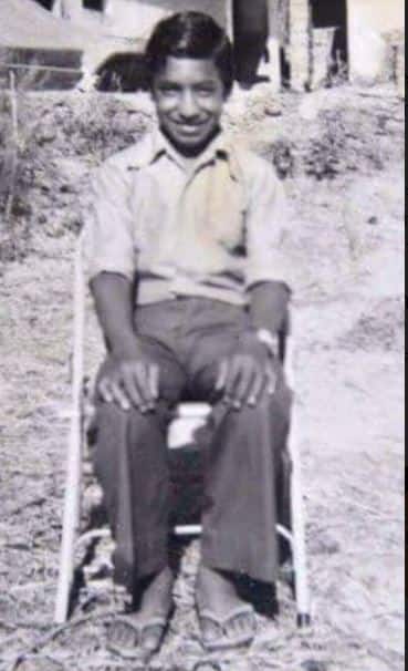 हिन्दू वोट बैंक की राजनीति में माहिर भाजपा के स्टार प्रचारक और यूपी के मुख्यमंत्री योगी आदित्यनाथ का जन्म 5 जून 1972 को उत्तराखंड के पौड़ी गढ़वाल जिले के पंचूर गांव में गढ़वाली राजपूत परिवार में हुआ. इनके पिता का नाम आनन्द सिंह बिष्ट और माता का नाम सावित्री देवी है. सात भाई-बहनों में वे पांचवां स्थान रखते हैं. 22 साल की उम्र में वे सांसारिक मोह-माया छोड़कर योगी बन गए. वे श्रीनगर के गढ़वाल विश्वविद्यालय श्रीनगर से गणित से बीएससी हैं.