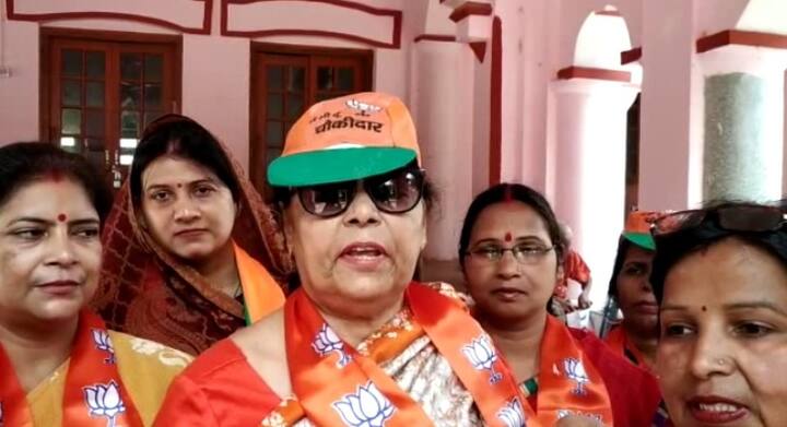 वहीं भाजपा महिला मोर्चा ने गोरखपुर की पूर्व मेयर और यूपी महिला आयोग की उपाध्यक्ष अंजू चौधरी के नेतृत्व में बरगदवां रोड स्थित कुष्ठ आश्रम में पहुंचकर वहां पर लोगों को फल और कपड़े बांटे. इस अवसर पर अंजू चौधरी ने कहा कि वे लोग उनके यशस्वी जीवन की कामना करते हैं. उन्होंने कहा कि वे कामना करती हैं कि उनका यश देश और दुनिया में यूं ही फैलता रहे.