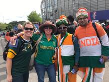 वर्ल्ड कप 2019: दक्षिण अफ्रीका के खिलाफ भारत खेल रहा है पहला मैच, हौसला अफजाई करने पहुंचे जोशीले फैंस की खास तस्वीरें