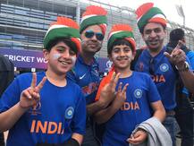 वर्ल्ड कप 2019: दक्षिण अफ्रीका के खिलाफ भारत खेल रहा है पहला मैच, हौसला अफजाई करने पहुंचे जोशीले फैंस की खास तस्वीरें