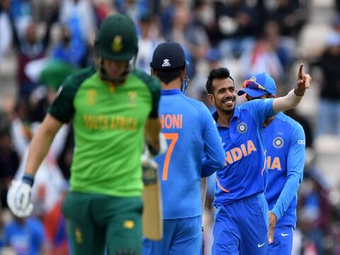 World Cup 2019 Ind vs SA: युजवेंद्र चहल का दक्षिण अफ्रीका पर कहर, चार बल्लेबाजों को भेजा पवेलियन World Cup 2019 Ind vs SA: युजवेंद्र चहल का दक्षिण अफ्रीका पर कहर, चार बल्लेबाजों को भेजा पवेलियन