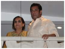 Eid के मौके पर घर से बाहर निकले Salman Khan, फैंस को दी मुबारकबाद