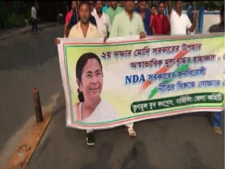Threat posters put against BJP and TMC in two differnt areas close to Kolkata पश्चिम बंगाल में देखिए 'गला काट' सियासत, पोस्टर लगाकर लिखा-सिर काट देंगे