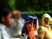 गर्मियों में जानलेवा न बन जाए हीट स्ट्रोक, जानें इसके लक्षण और बचाव के तरीके