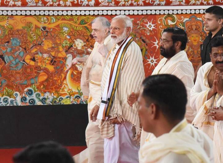 इससे पहले बता दें कि आखिरी चरण के चुनाव के समय पीएम मोदी केदारनाथ के दौरे पर गए थे. वहां पीएम मोदी ने एक रात गुफा में बिताई थी.