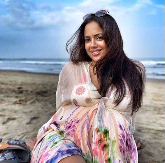 ग्नेंसी ग्लो उनके चेहरे पर साफ दिख रहा है. बता दें कि ये समीरा का दूसरा बेबी है. (Photo: reddysameera)