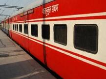 यूपी: इटावा में हादसा, राजधानी एक्सप्रेस की चपेट में आने से 4 लोगों की मौत- 6 घायल